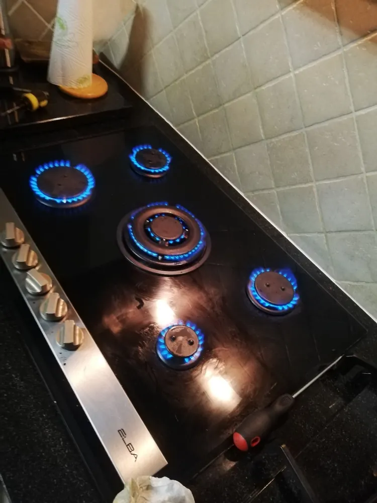 Stainless steel built-in gas hob with separate burner controls